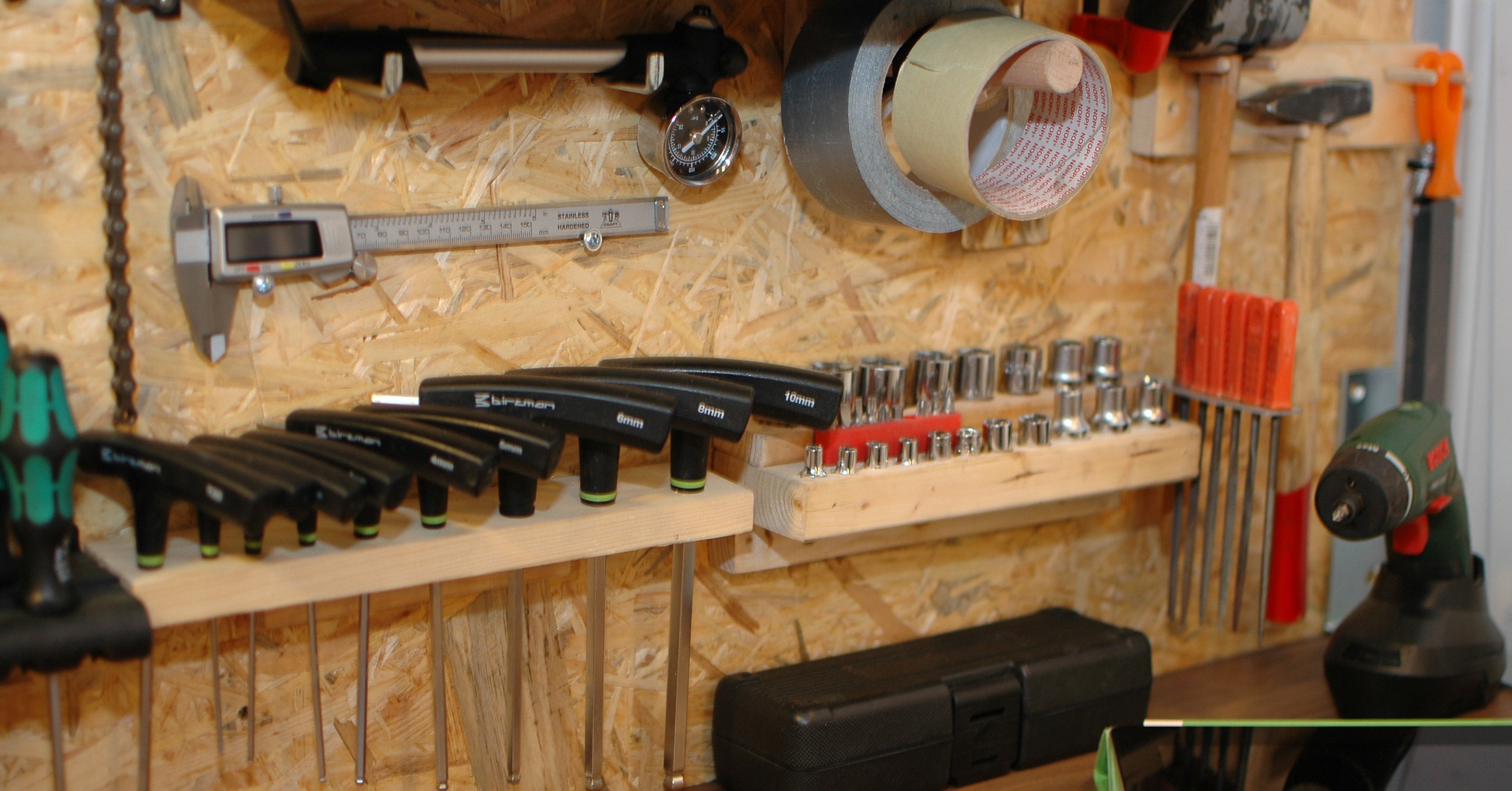 Knarren, Inbusschlüssel