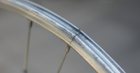 Gerissene Felge am Fahrrad